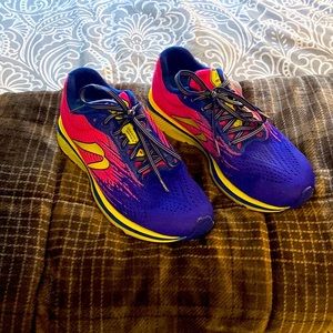 Newton Running shoes. Never used/worn. In great condition. Lightweight.